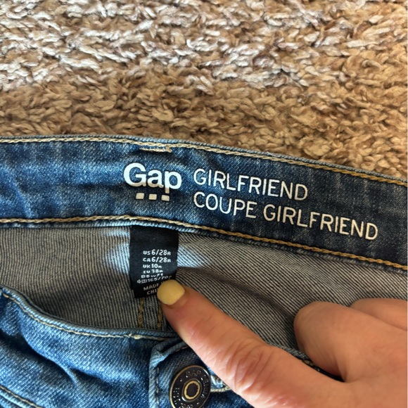 Gap Women's Girlfriend Jeans size 28 - Picture 2 of 3